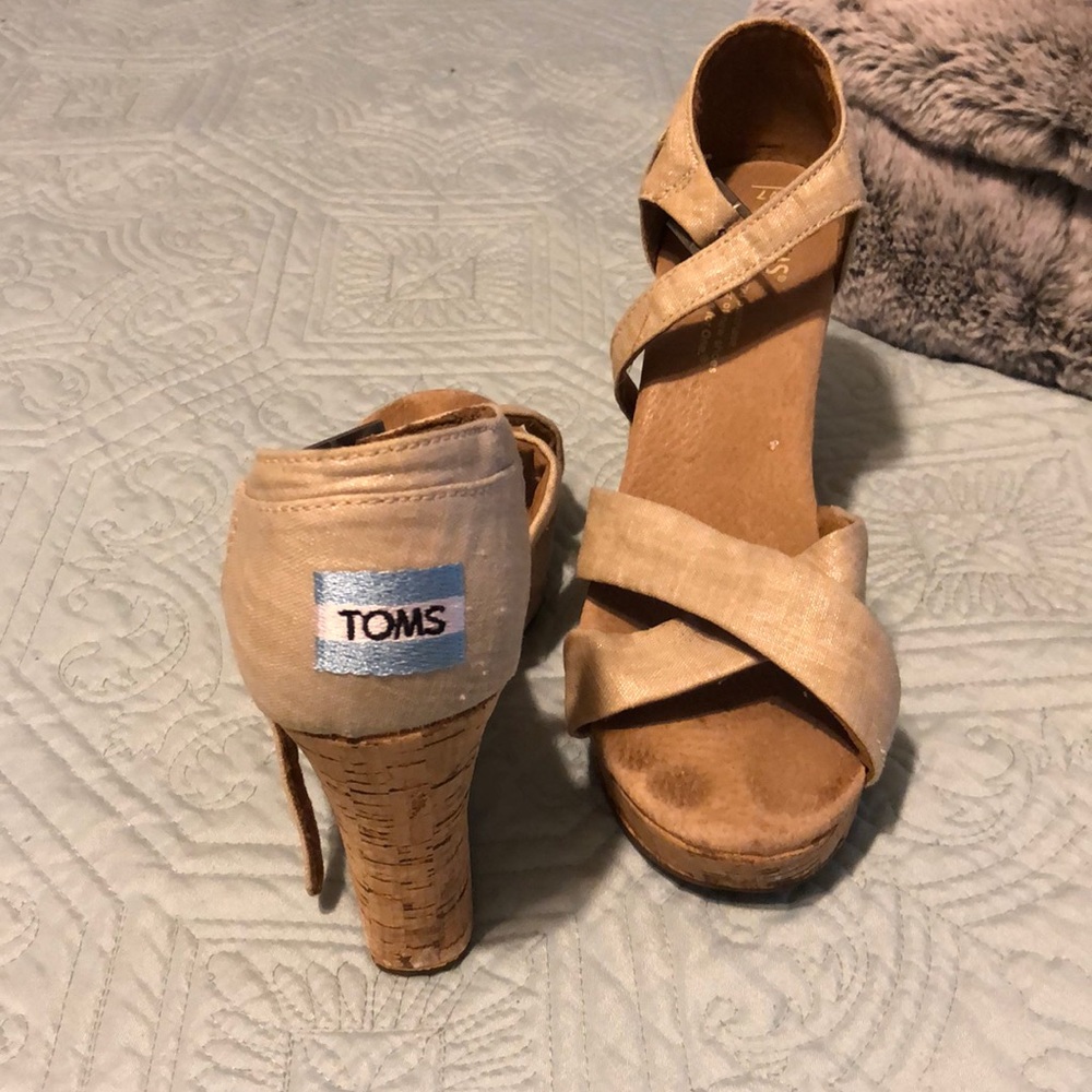 Tom’s cork wedge sandal